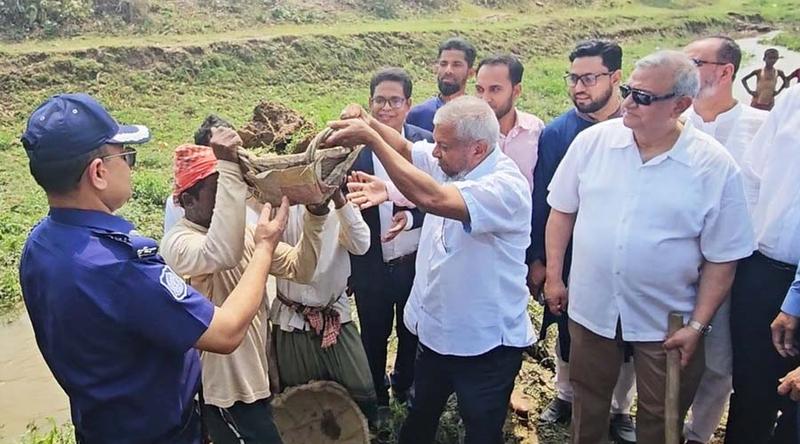 খাল পুনঃখননে তিন গুণ ফসল উৎপাদন হবে : প্রবাসীকল্যাণমন্ত্রী