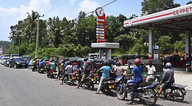 জ্বালানি সংকট এড়াতে সাপ্তাহিক ছুটি ৩ দিন করলো শ্রীলঙ্কা