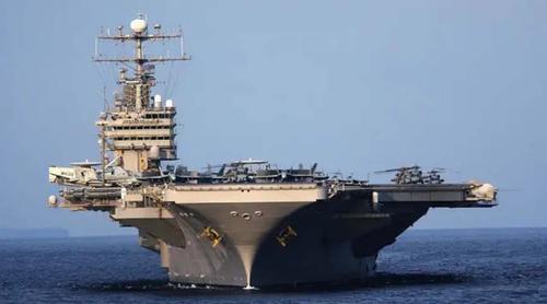 ৩০ ঘণ্টা ধরে আগুনে জ্বলছে মার্কিন রণতরী, মেঝেতে ঘুমাচ্ছেন ৬০০ সেনা