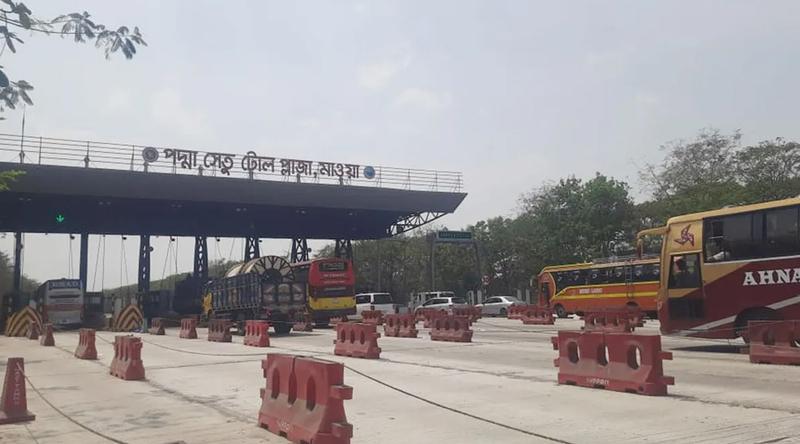 চাপ বাড়লেও নির্বিঘ্নে পদ্মা সেতু পার হচ্ছে যানবাহন