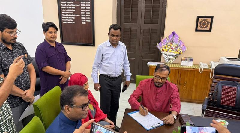 জবির নতুন উপাচার্য অধ্যাপক ড. রইছ উদ্দীনের যোগদান