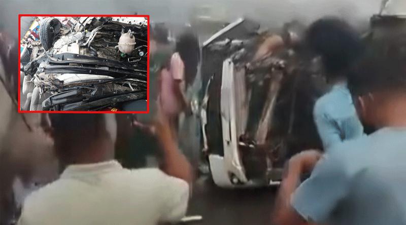 বগুড়ায় মাইক্রো বাস নিয়ন্ত্রণ হারিয়ে আইল্যান্ডে ধাক্কা, নিহত ৩, আহত ৯