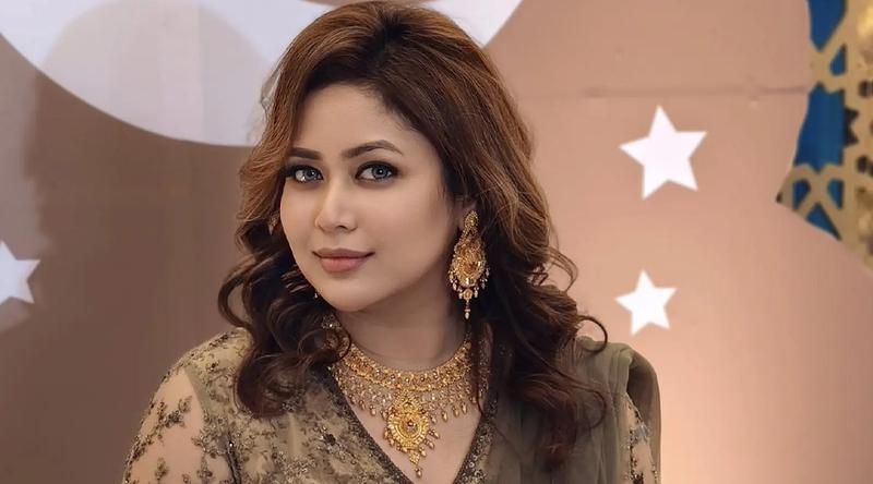 উৎসবের রঙে ভাবনার এলিগ্যান্ট স্টাইল