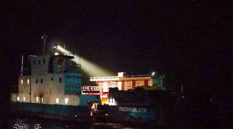 দৌলতদিয়া-পাটুরিয়া নৌরুটে ফেরি চলাচল শুরু