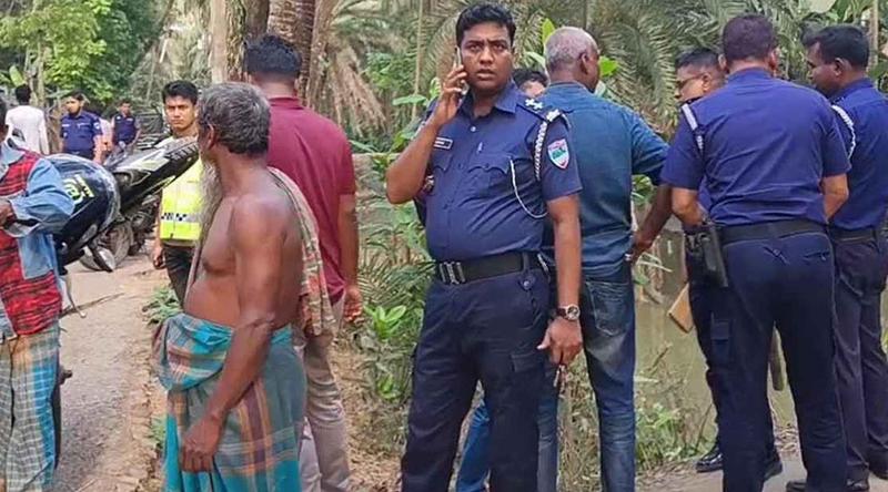 বাগেরহাটে পুলিশকে কুপিয়ে আসামি ছিনতাই