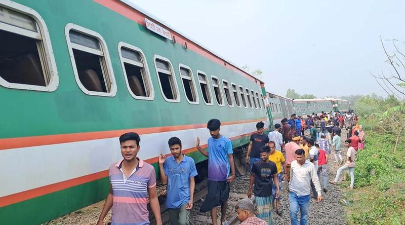 লাইন ক্লিয়ার করতে ১০ ঘণ্টা সময় লাগতে পারে