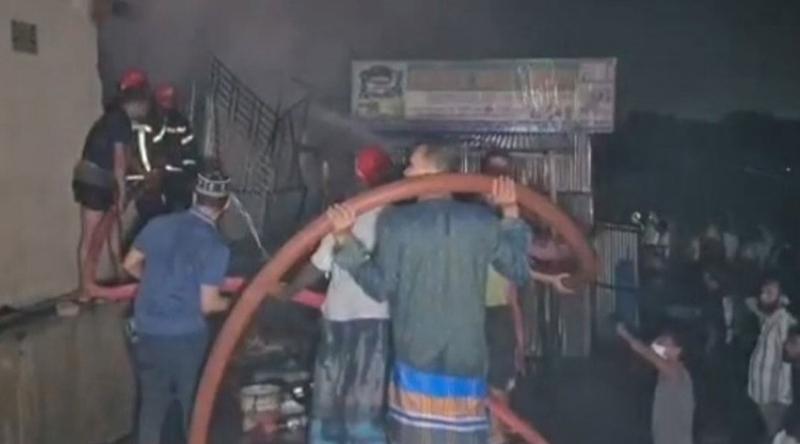 গাজীপুরে পোশাক কারখানায় আগুন