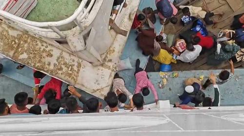 সদরঘাটে দুর্ঘটনা: দুই তদন্ত কমিটি গঠন, ২ লঞ্চের রুট পারমিট বাতিল