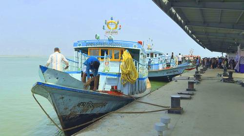 তেলবাহী জাহাজের সঙ্গে লঞ্চের সংঘর্ষ, আহত ১০