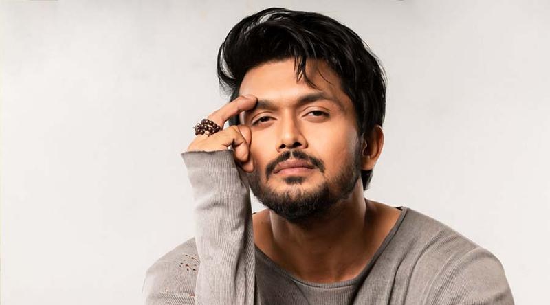 বলিউড অভিষেকেই ট্রেন্ডিংয়ে ঢাকার আরিফিন শুভ!