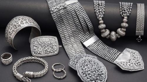 দেশের বাজারে ফের কমল রুপার দাম