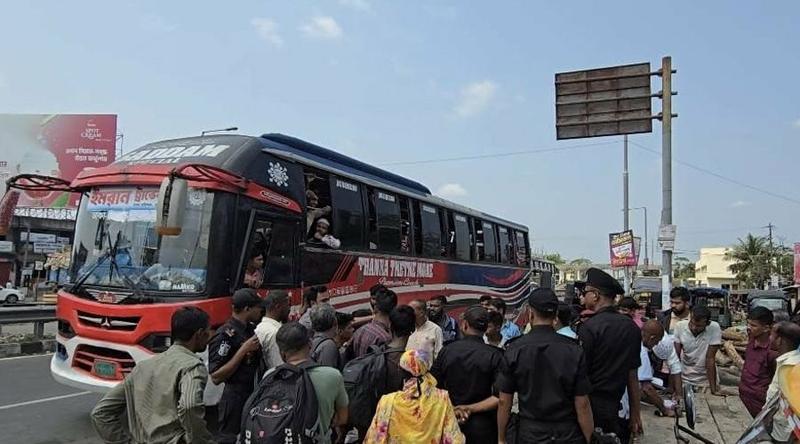 অতিরিক্ত ভাড়া নেওয়ায় পটুয়াখালীতে চার পরিবহকে জরিমানা