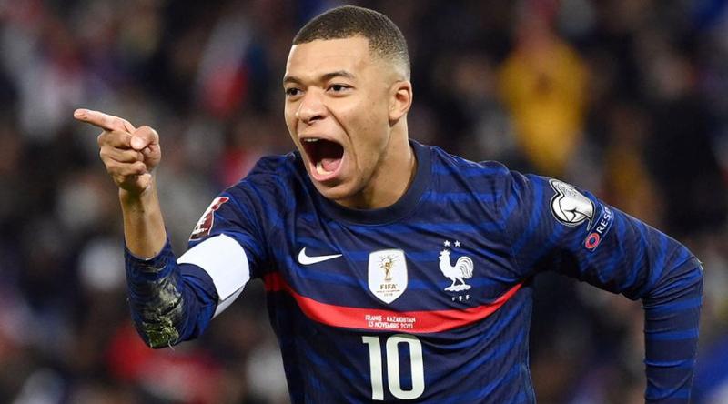 ব্রাজিলের বিপক্ষে স্কোয়াডে ফিরলেন এমবাপে