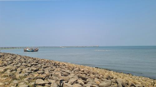 নাফ নদী থেকে ২টি নৌকাসহ ৭ জেলেকে ধরে নিয়ে গেল ‘আরাকান আর্মি’