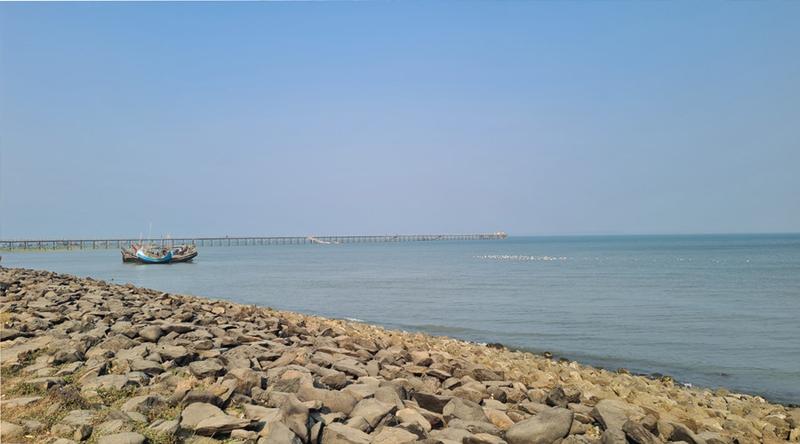 নাফ নদী থেকে ২টি নৌকাসহ ৭ জেলেকে ধরে নিয়ে গেল ‘আরাকান আর্মি’