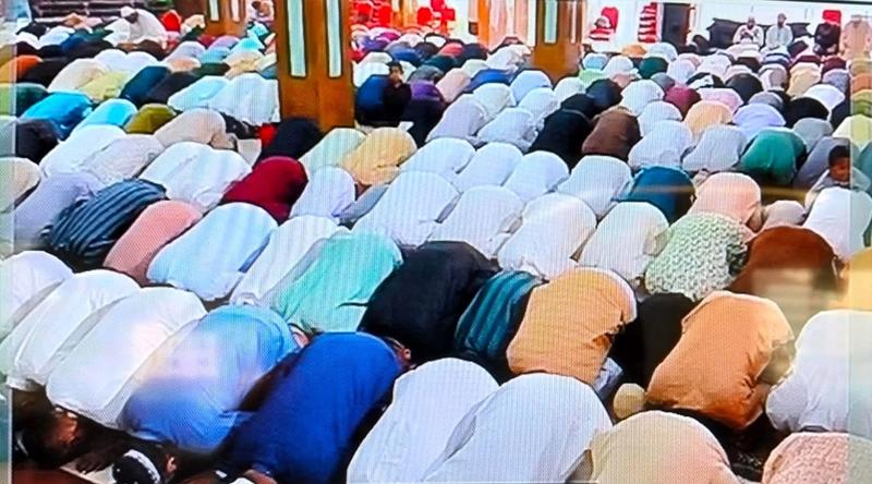 সৌদির সঙ্গে মিল রেখে ঢাকায় ঈদের নামাজ আদায়
