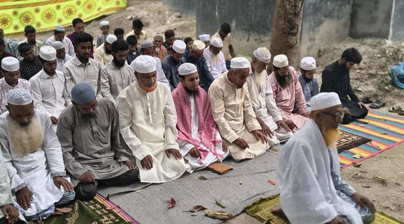 সৌদি আরবসহ মধ্যপ্রাচ্যের সঙ্গে মিল রেখে জামালপুরের ৩ উপজেলায় ঈদের জামাত অনুষ্ঠিত