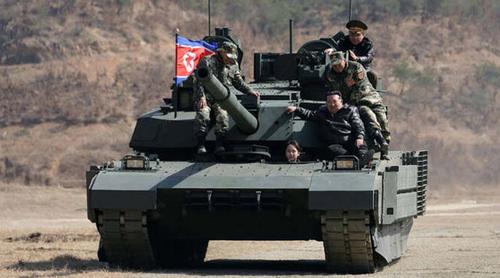 বাবাকে পেছনে বসিয়ে ট্যাংক চালাচ্ছেন কিম জং উনের কন্যা