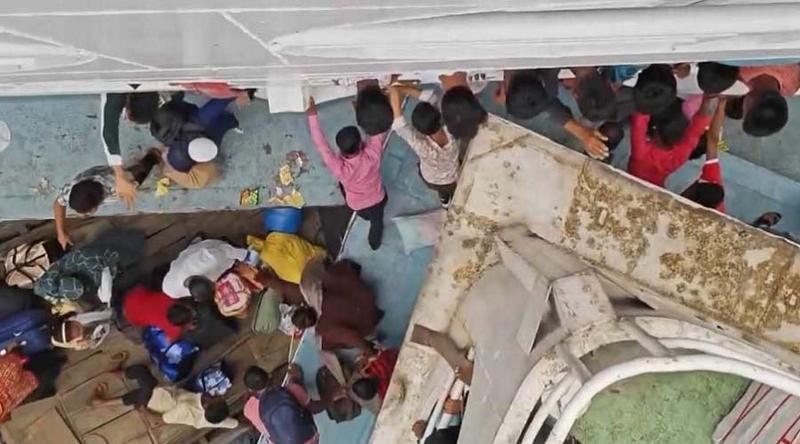 ৪৮ ঘণ্টা পরও উদ্ধার হয়নি নিখোঁজ যাত্রী, দুই লঞ্চের ৫ জন গ্রেপ্তার