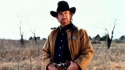 কিংবদন্তি অ্যাকশন তারকা চাক নরিস আর নেই