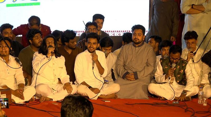 চাঁদ রাতে রবীন্দ্র সরোবরে গান গাইলেন আসিফ মাহমুদ