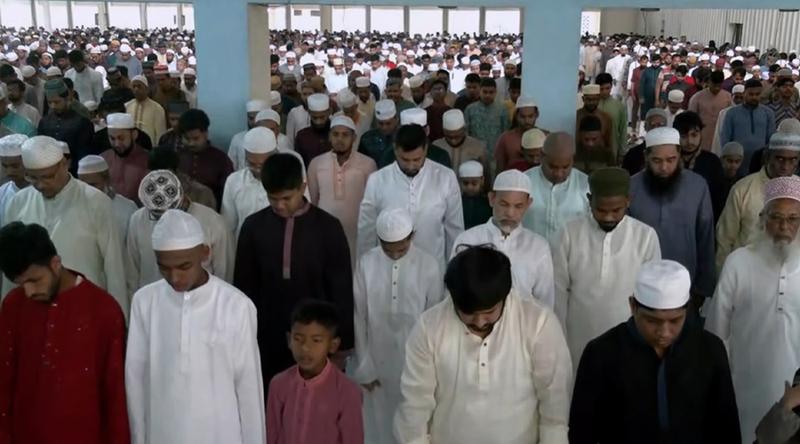 বায়তুল মোকাররমে মুসল্লিদের ঢল