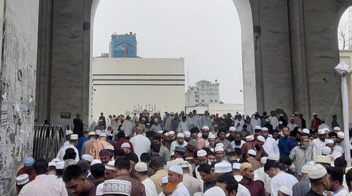 বৃষ্টি উপেক্ষা করে বায়তুল মোকাররমে চতুর্থ জামাতেও মুসল্লির ঢল
