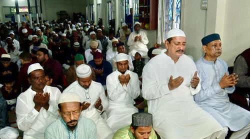 ঈদুল ফিতরের নামাজ শেষে রাজশাহীতে দেশের শান্তি-সমৃদ্ধি কামনা