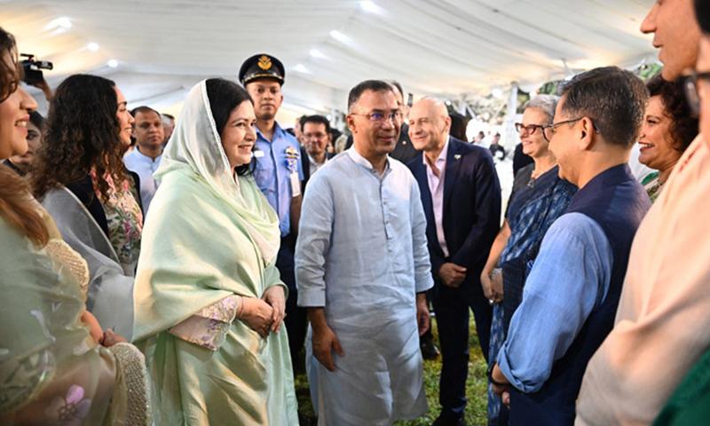 যমুনায় প্রধানমন্ত্রীর ঈদ শুভেচ্ছা বিনিময়, মানুষের উপচে পড়া ভিড়