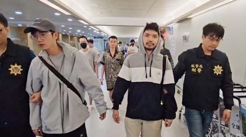 তাইওয়ানের বিমানবন্দর থেকে দুই ইউটিউবার গ্রেপ্তার