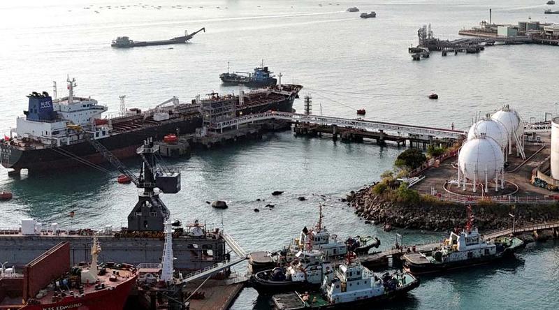 জ্বালানিতে বড় স্বস্তি, বাজারে আসছে ১৭ কোটি ব্যারেল ইরানি তেল