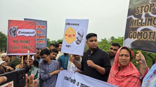 গোমতী নদীর মাটি কাটা বন্ধের দাবির মানববন্ধনে হাসনাত আবদুল্লাহ
