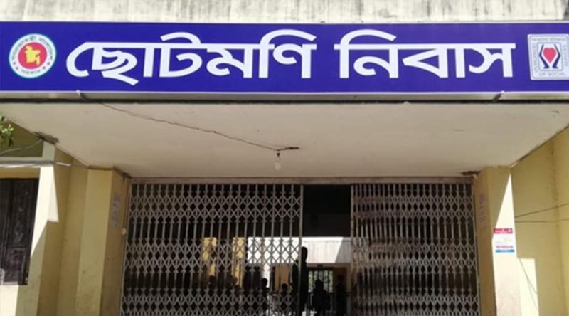 ঈদের দিন ঢাকার ‘শিশু পরিবারগুলো’ পরিদর্শন করলেন সমাজকল্যাণ মন্ত্রী