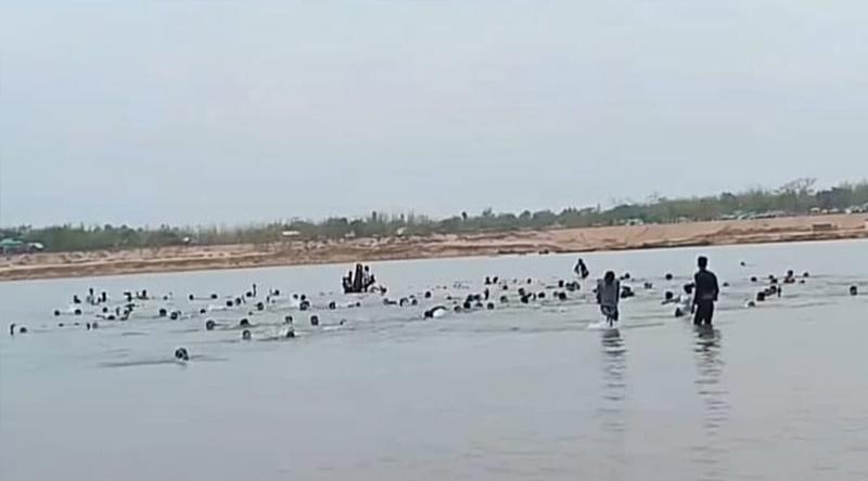 সুনামগঞ্জে নদী পারাপারের খেয়া নৌকাডুবি, প্রাণ গেল ১ জনের