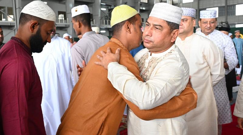 সেনা সদস্য ও হাসপাতালে রোগীদের সঙ্গে ঈদ ভাগাভাগি করলেন সেনাপ্রধান