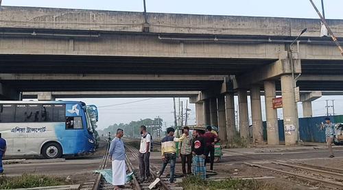 রেলক্রসিংয়ের ২ গেটম্যান বরখাস্ত