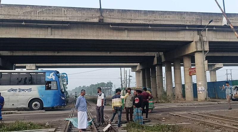 রেলক্রসিংয়ের ২ গেটম্যান বরখাস্ত
