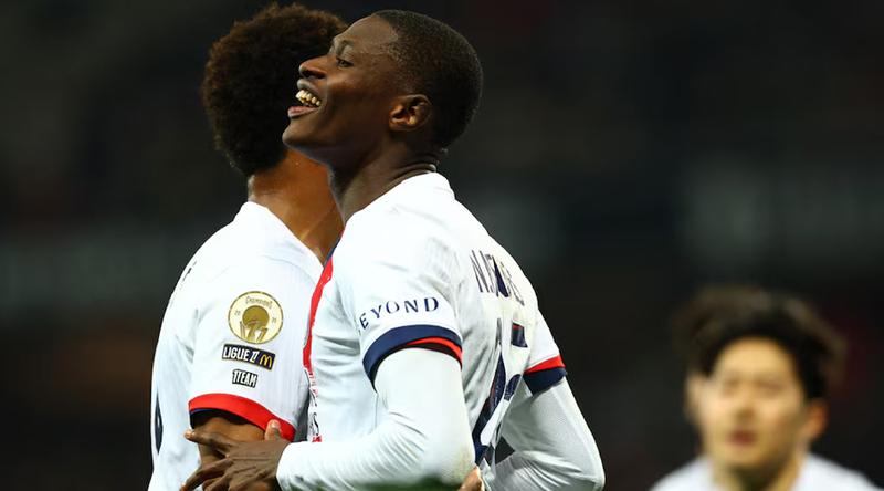 নুনো মেন্দেসের জাদুতে নিসকে হারিয়ে শীর্ষে ফিরল পিএসজি