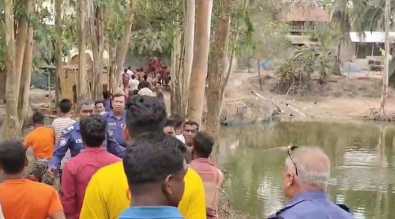 নাটোরের সিংড়ায় পুলিশের সামনে ২ পক্ষের সংঘর্ষ, আহত ৮