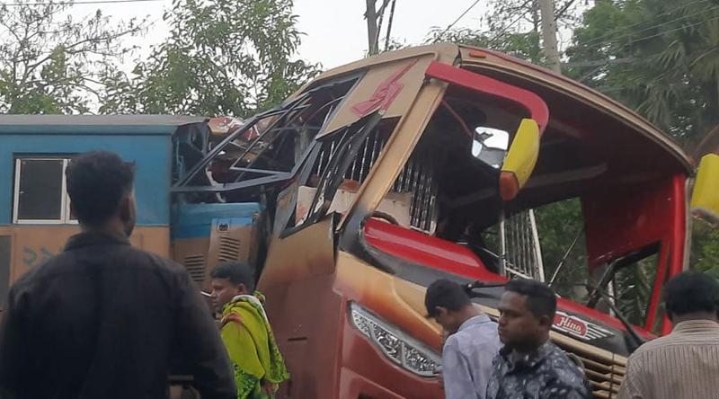 কুমিল্লায় ট্রেন দুর্ঘটনায় নিহত ১২ জনের পরিচয় মিলেছে