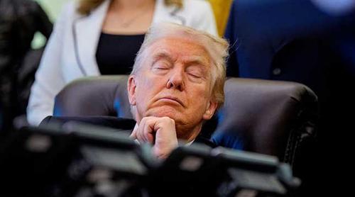 চরম অস্থিরতার মধ্যে ‘প্যানিক মোডে’ রয়েছেন ট্রাম্প: সিনেটর মারফি