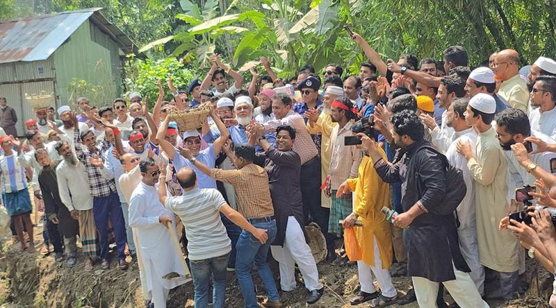 শেখ হাসিনা ৩২ লাখ কোটি টাকা নিয়ে গেছে : চিফ হুইপ