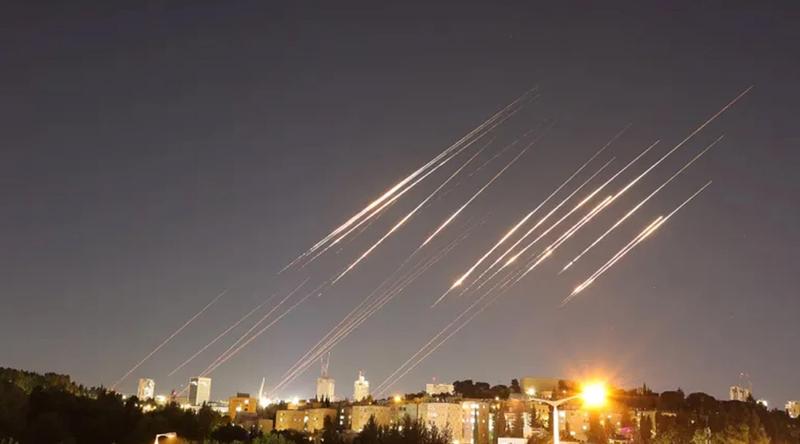 ইসরায়েলে নতুন করে ক্ষেপণাস্ত্র ছুঁড়েছে ইরান