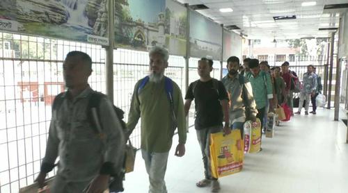 কাজের প্রলোভনে ভারতে পাচার, কারাভোগ শেষে দেশে ফিরলেন ৩৩ বাংলাদেশি