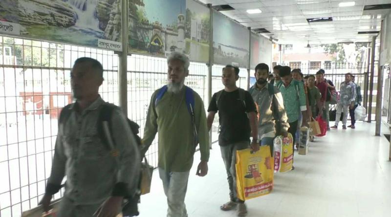 কাজের প্রলোভনে ভারতে পাচার, কারাভোগ শেষে দেশে ফিরলেন ৩৩ বাংলাদেশি