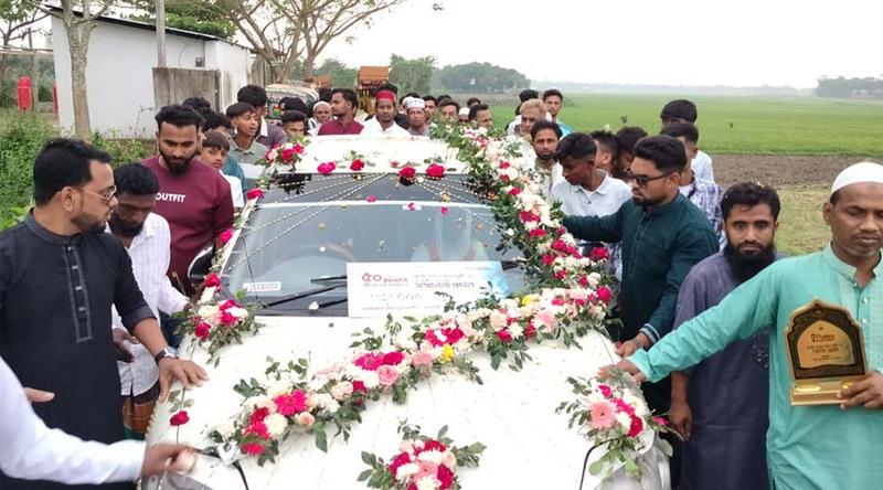 ৫০ বছর ইমামতি শেষে রাজকীয় বিদায়