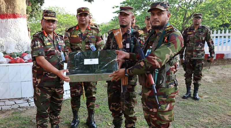 পার্বত্য চট্টগ্রামে সেনা ক্যাম্প পরিদর্শন করলেন সেনাপ্রধান
