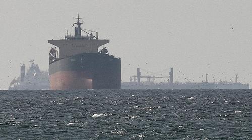 হরমুজ প্রণালী সম্পূর্ণ বন্ধ করে দেয়ার হুঁশিয়ারি ইরানের