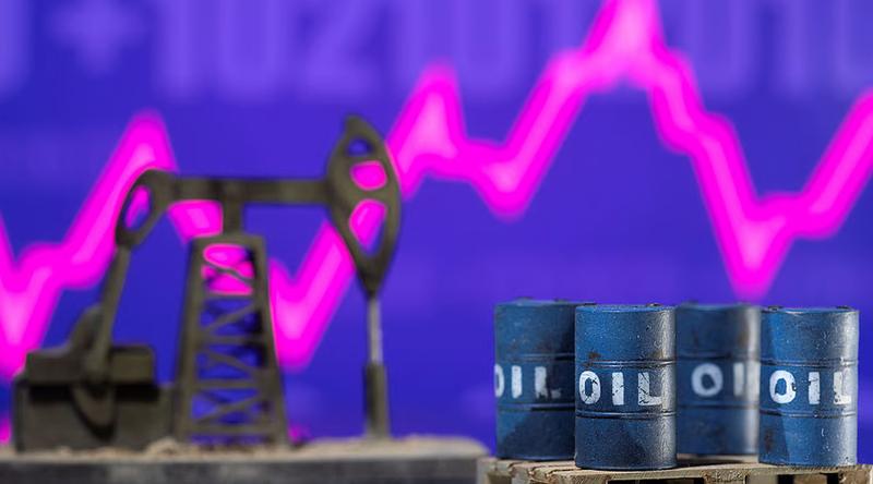 ট্রাম্পের ৪৮ ঘণ্টার আলটিমেটামে বিশ্ববাজারে বাড়ল তেলের দাম