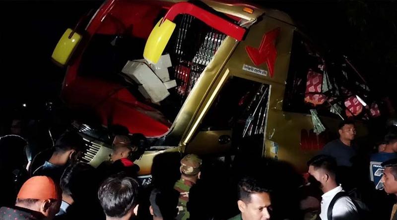 কুমিল্লায় ট্রেন-বাস সংঘর্ষের ঘটনায় দুই গেইটম্যানের বিরুদ্ধে মামলা